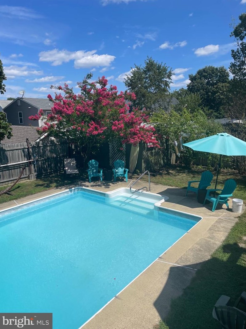 348 Neptune Dr, Cedar Bonnet Island, NJ 08050