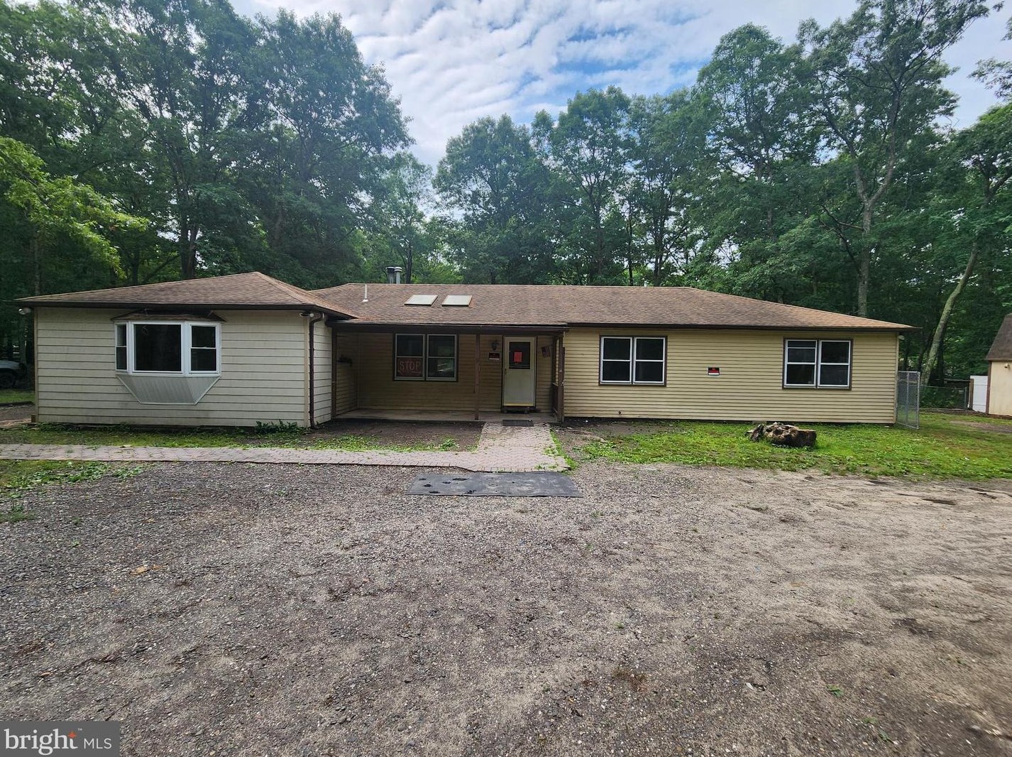 19 John St, Tuckerton, NJ 08087