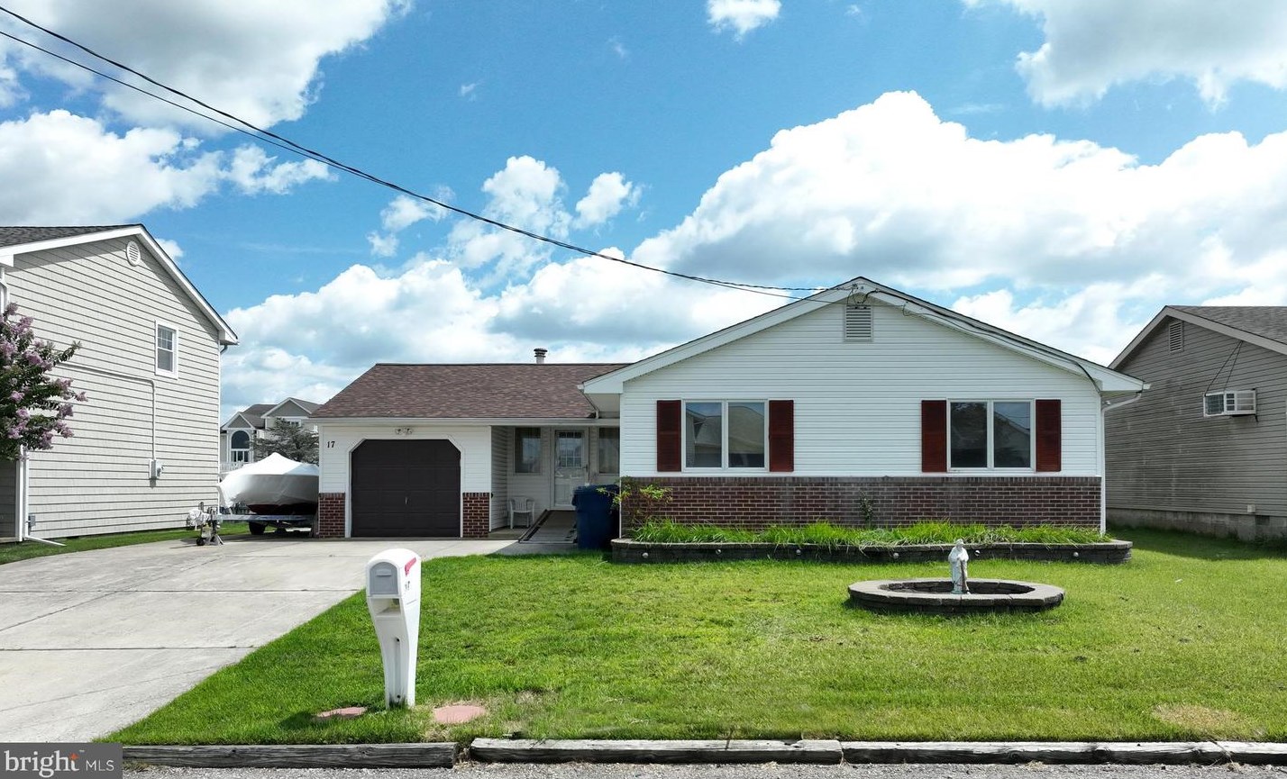 17 S Boston Dr, Tuckerton, NJ 08087