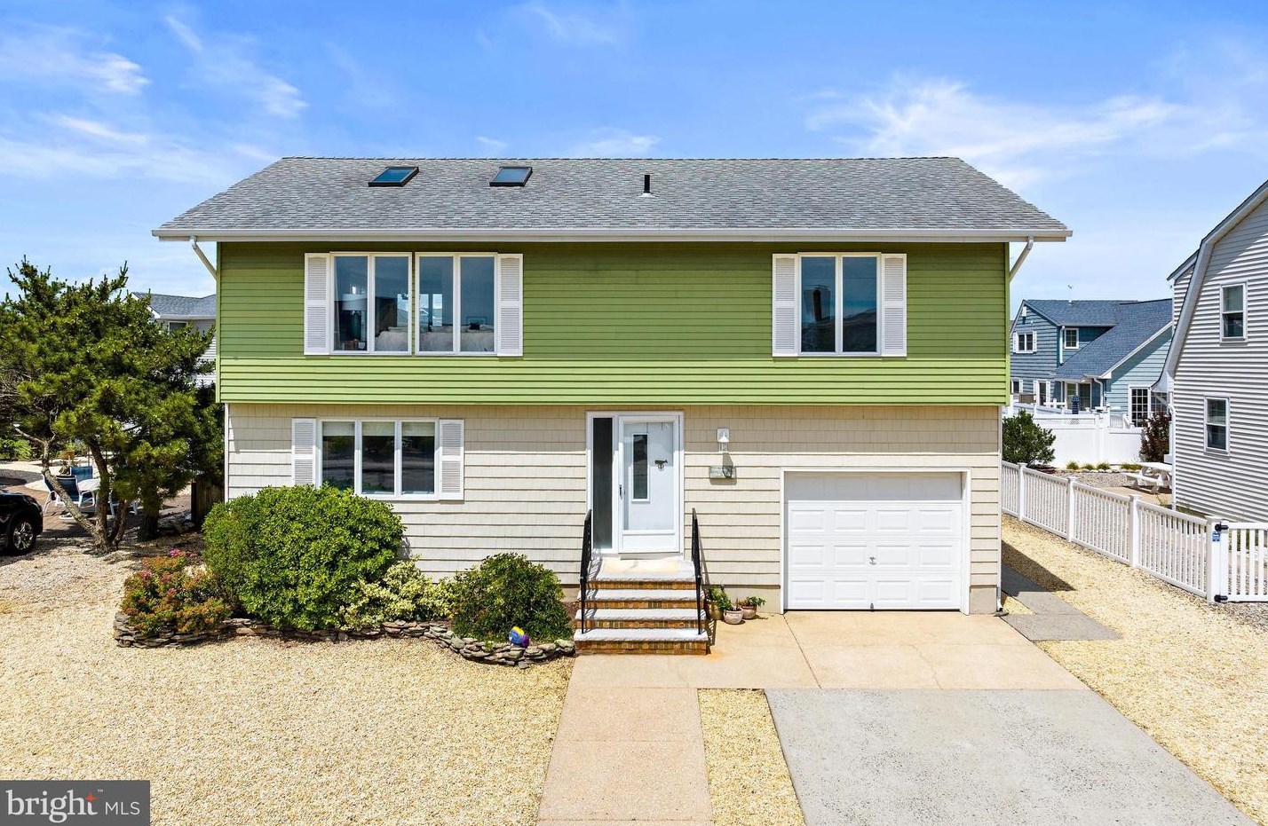 21 W Old Whaling Ln, Long Beach Township, NJ 08008