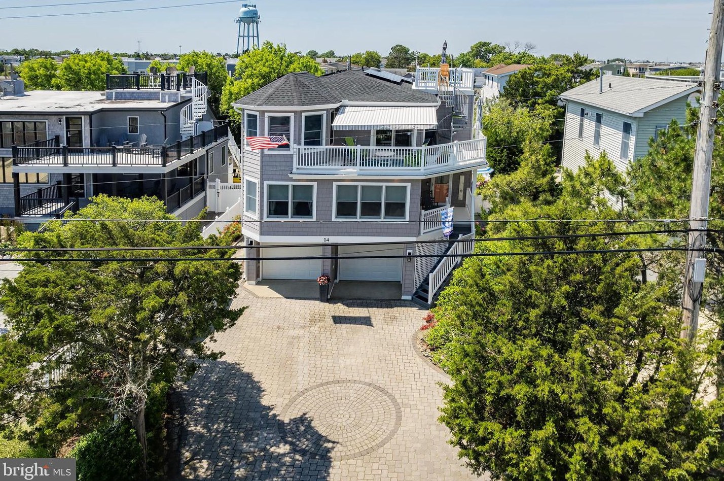 14 W 6th St, Barnegat Light, NJ 08006