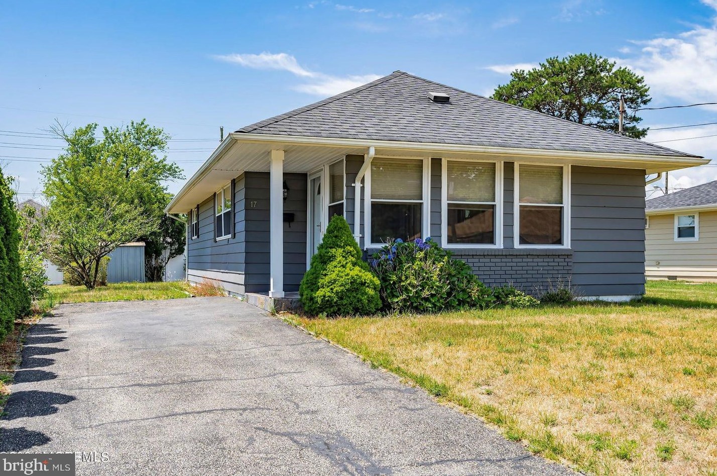 17 Allaire Dr, Toms River, NJ 08753-1615