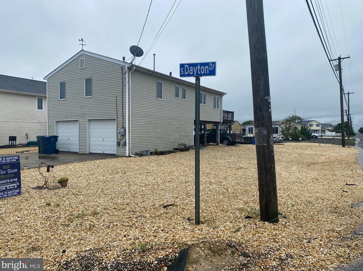 2 S Dayton Dr, Tuckerton, NJ 08087
