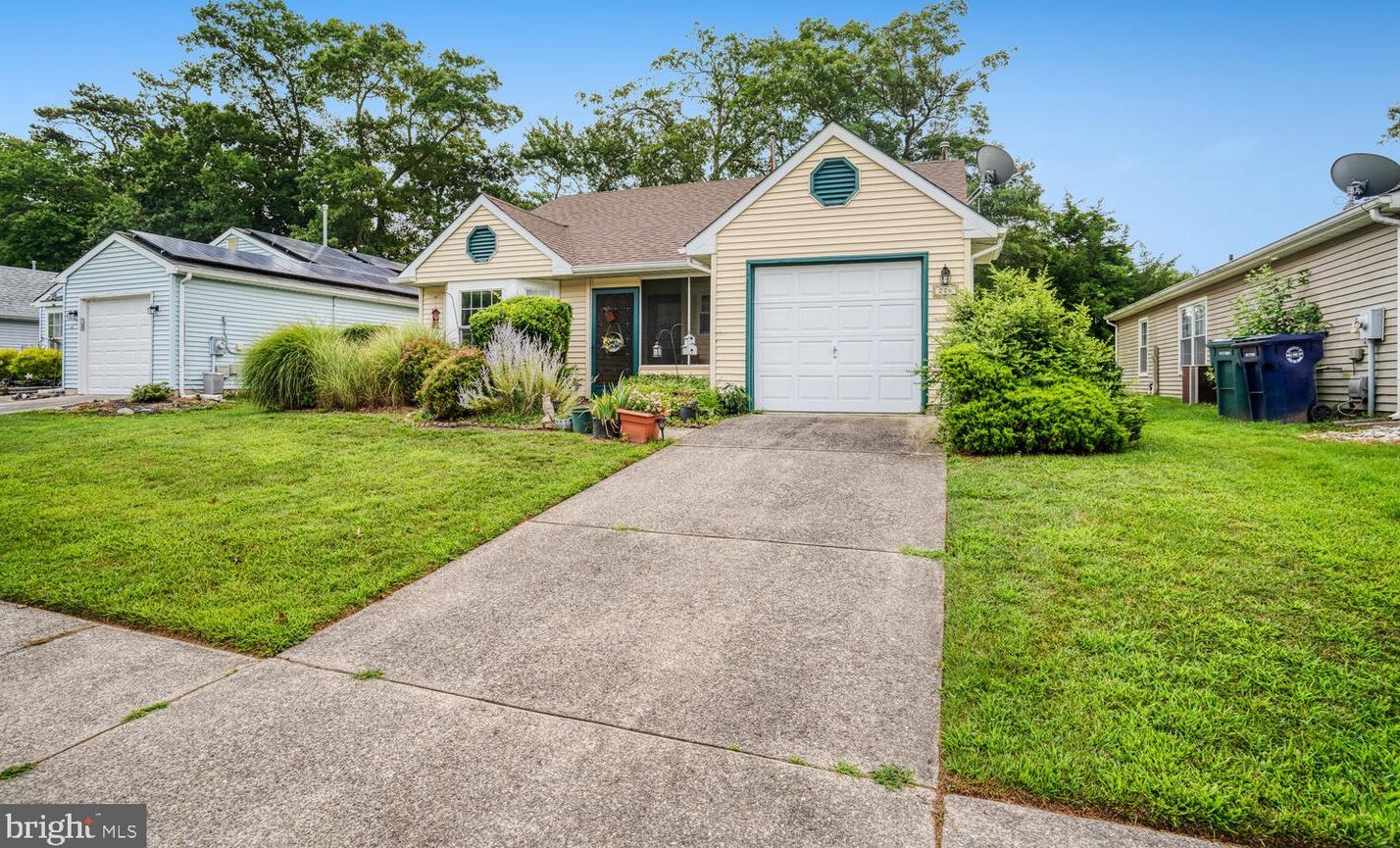 226 Danbury Dr, Tuckerton, NJ 08087