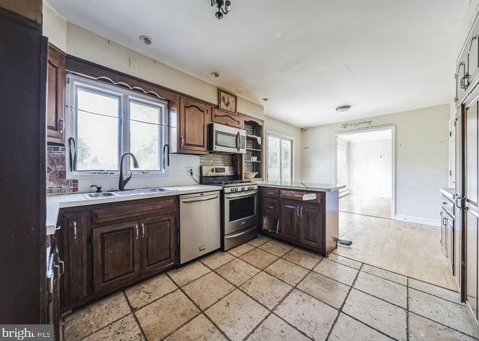 10 Baldwin Ter, Wayne NJ 07470-3653 exterior