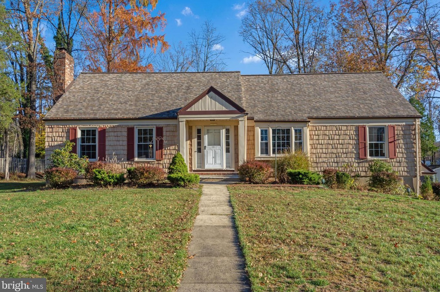 22 Blossom Dr, Basking Ridge, NJ 07920-3511
