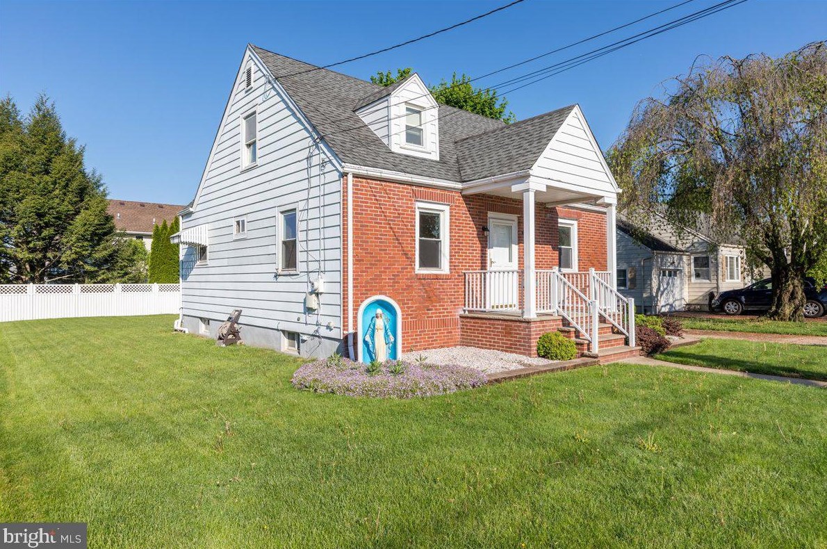 132 S 9th Ave, Manville, NJ 08835
