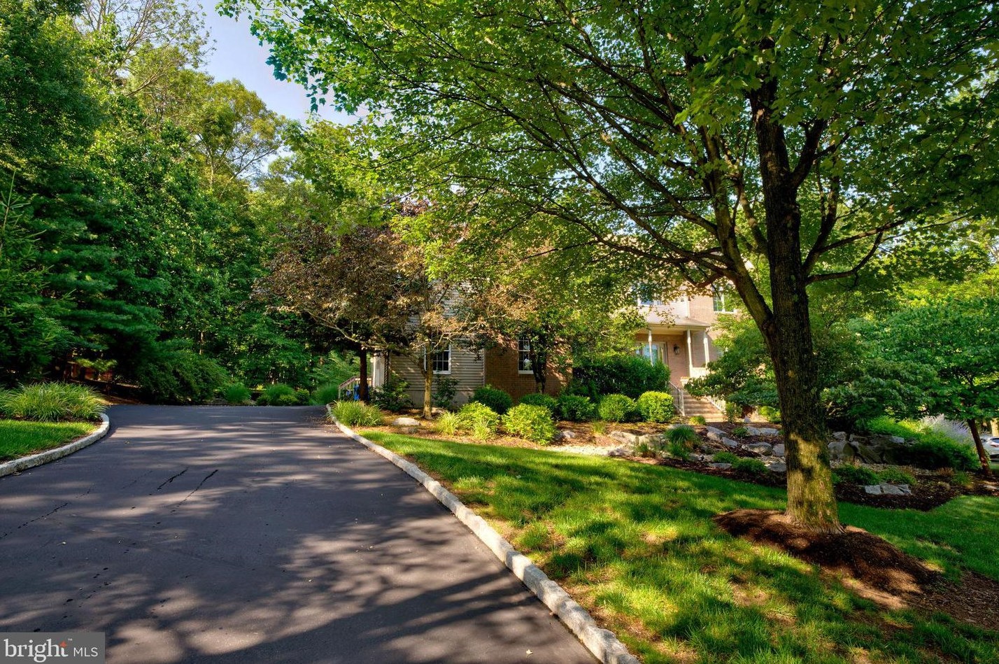 68 Murray Dr, Millstone NJ 08844-2542 exterior