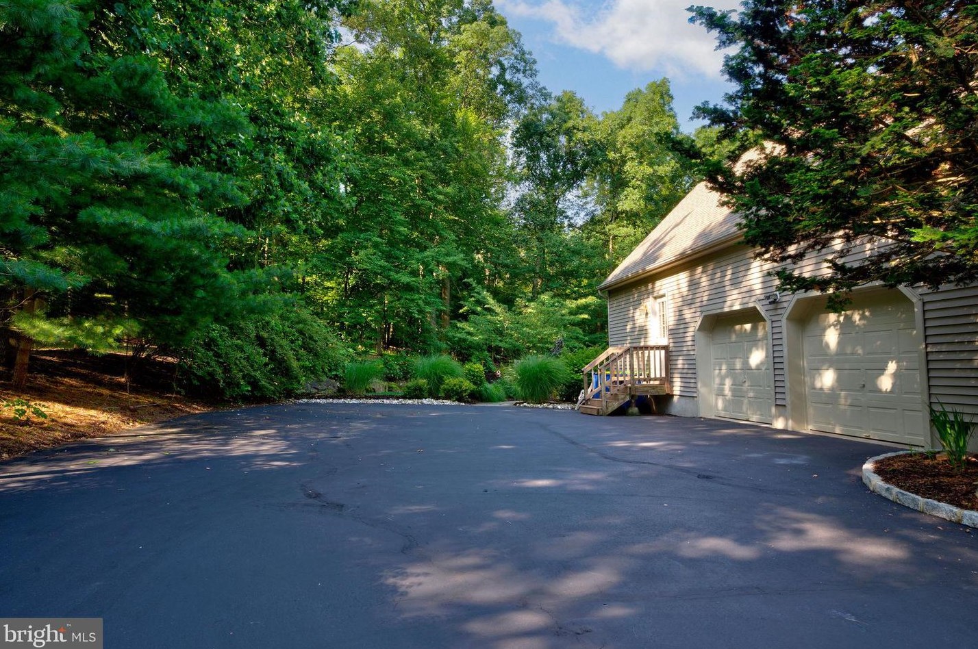 68 Murray Dr, Millstone NJ 08844-2542 exterior