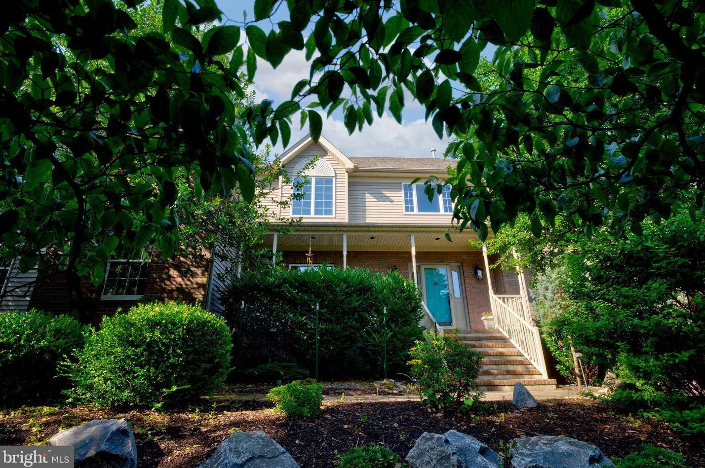 68 Murray Dr, Millstone, NJ 08844-2542