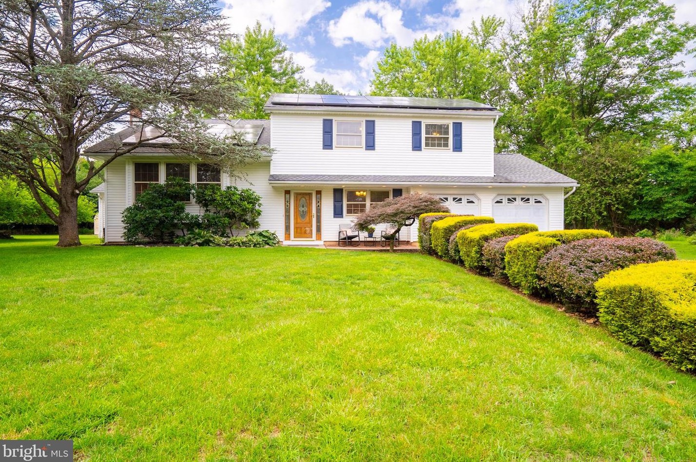 7 Lyndon Dr, Millstone, NJ 08844-3034