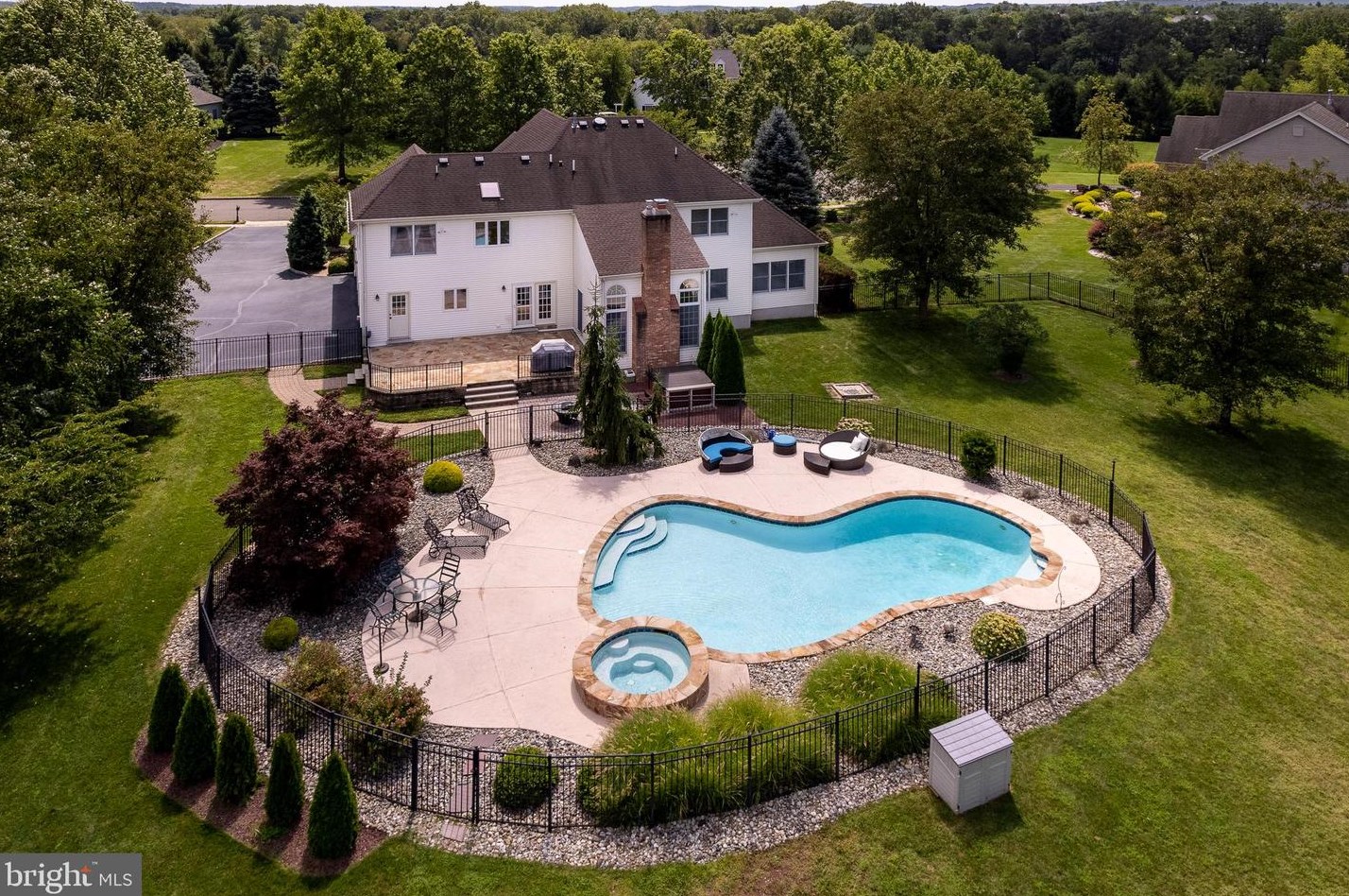 8 Kloss Ct, Millstone, NJ 08844-2277