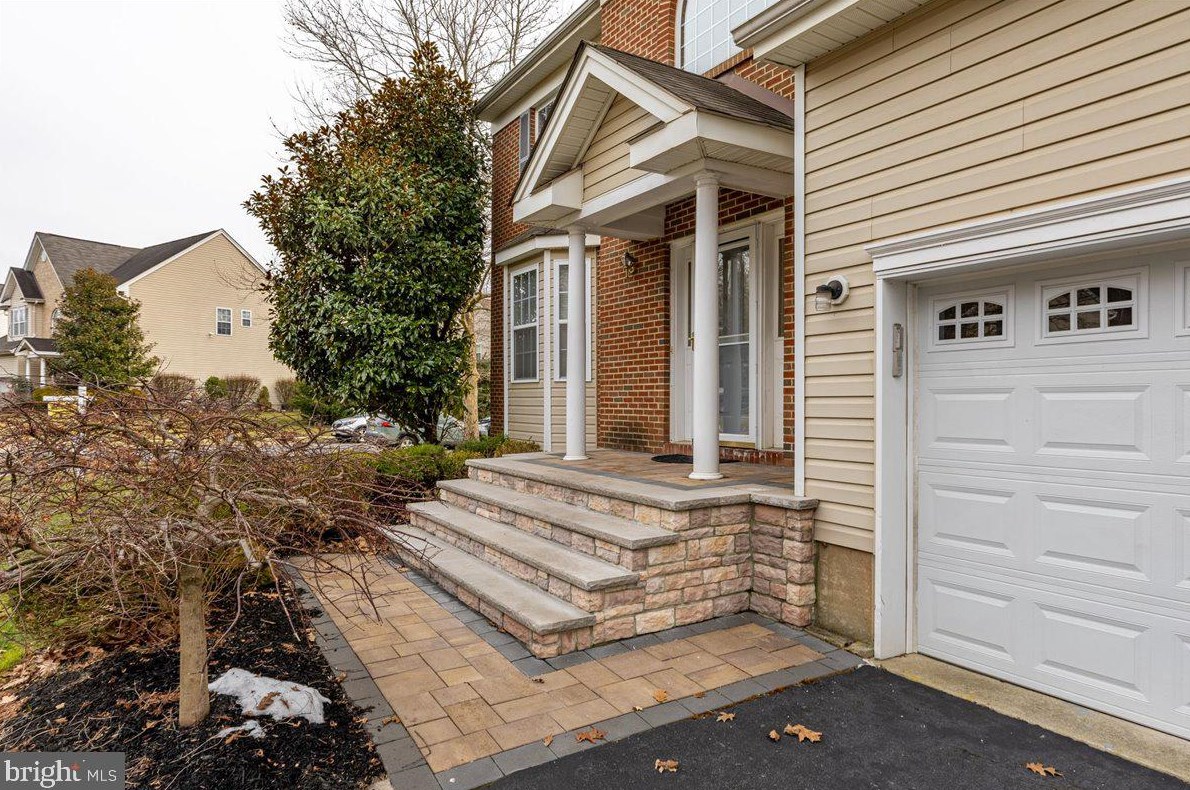 9 Woodfield Ct, Princeton, NJ 08540-8571
