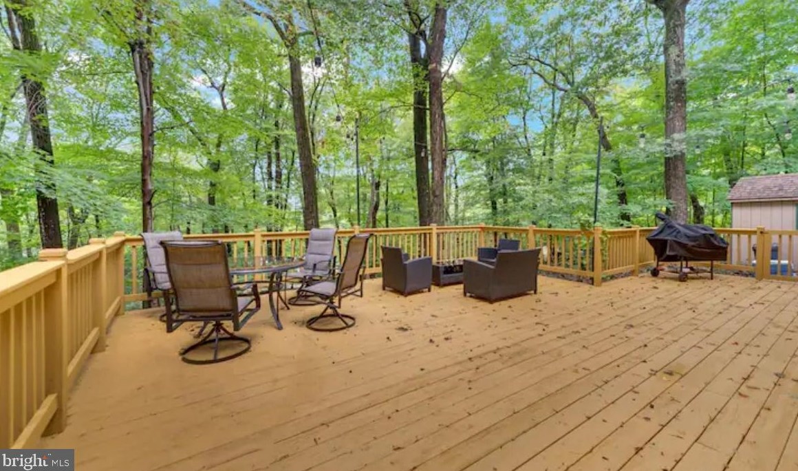 25 Sleepy Holw Rd, Andover NJ 07821-3326 exterior