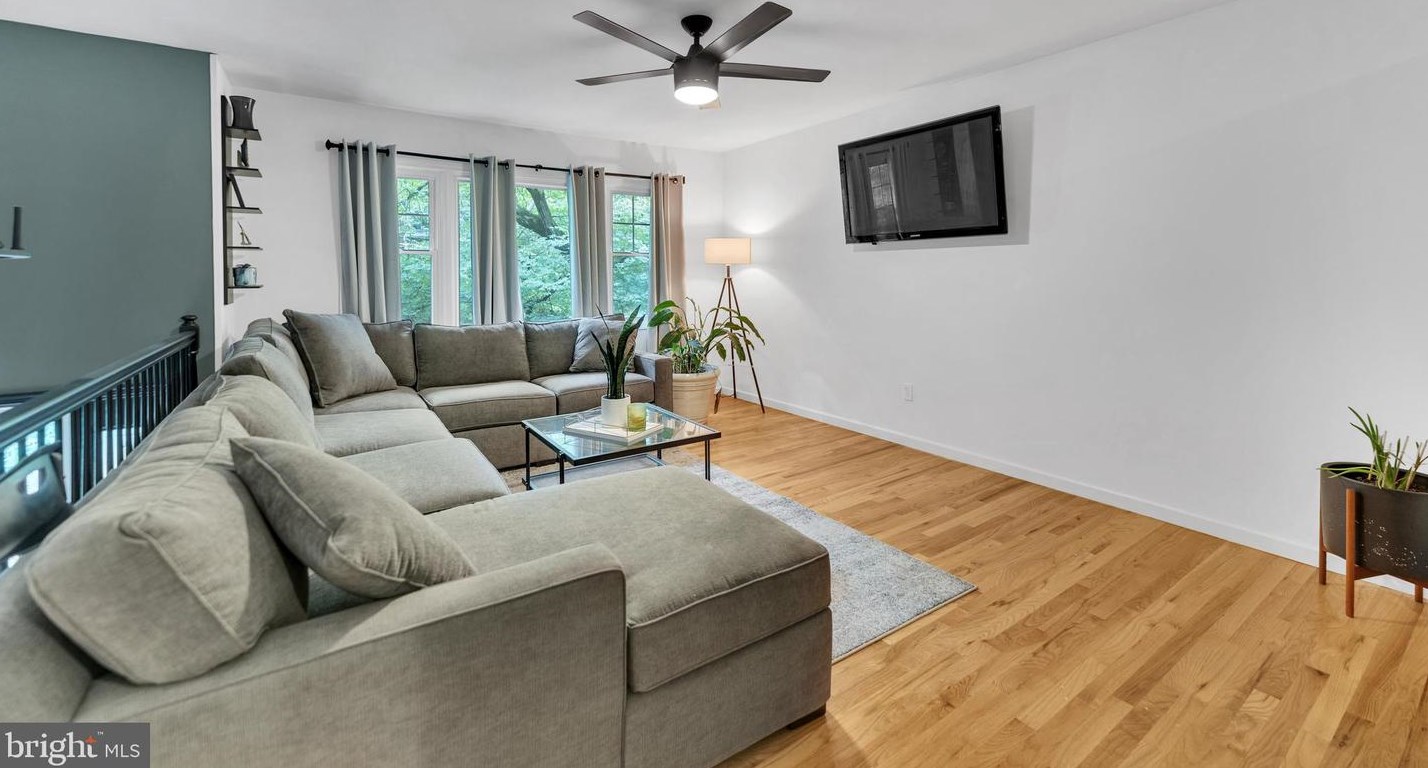 25 Sleepy Holw Rd, Andover NJ 07821-3326 exterior