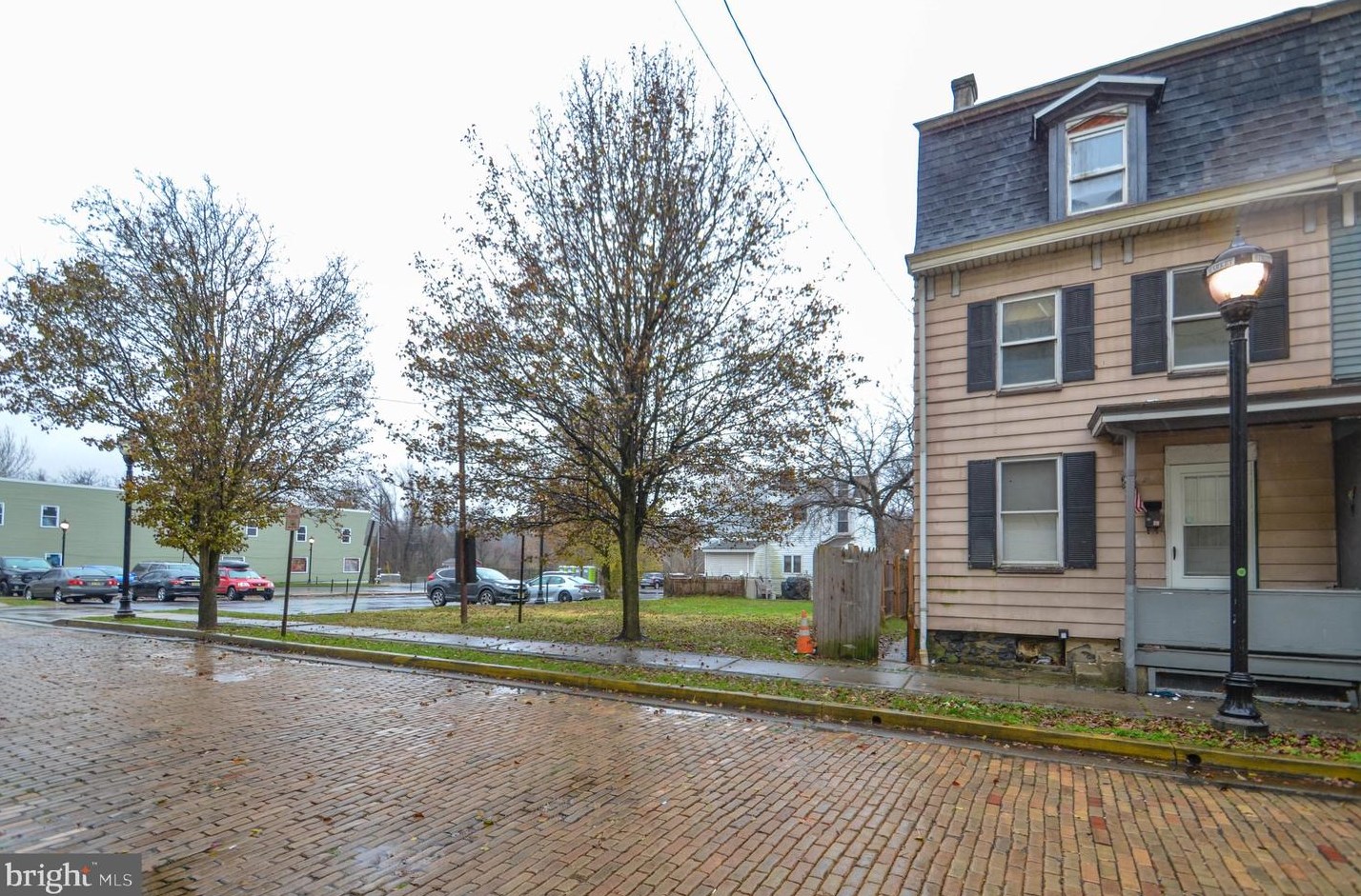14 Market St, Delaware Park, NJ 08865-2822