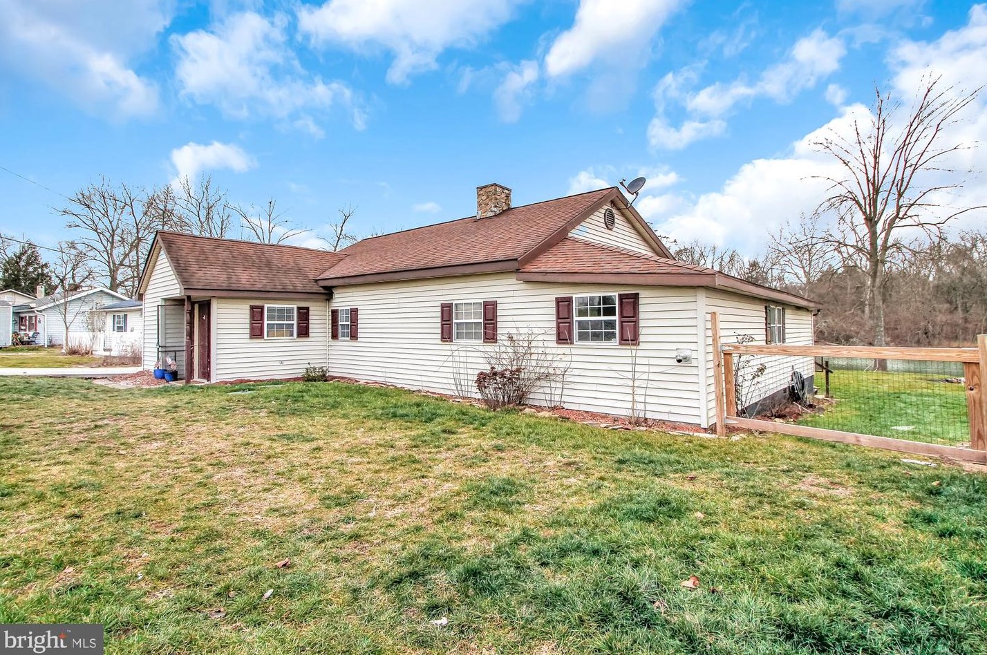 180 Cottage Dr, New Oxford, PA 17350-9721