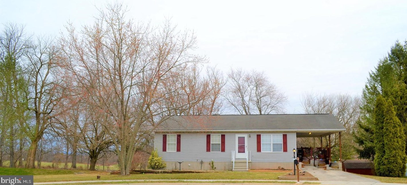 23 Hughes Dr, Abbottstown, PA 17301-9508