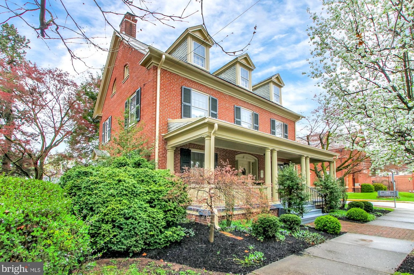 118 Lincoln Way, New Oxford, PA 17350-1211