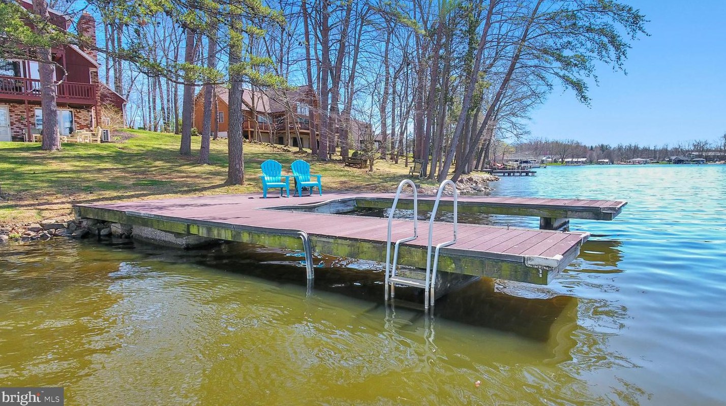 19 Bragg Dr, East Berlin PA  17316-9342 exterior