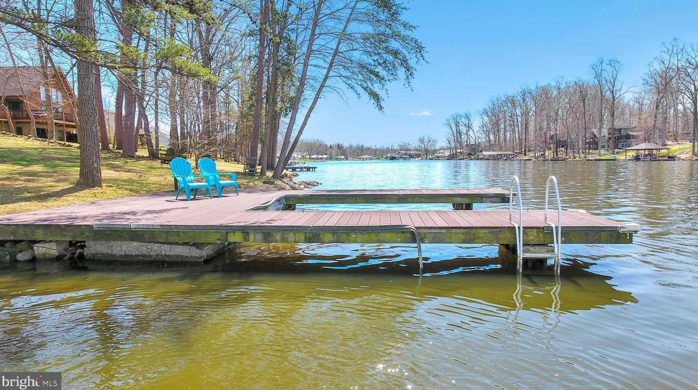 19 Bragg Dr, East Berlin PA  17316-9342 exterior