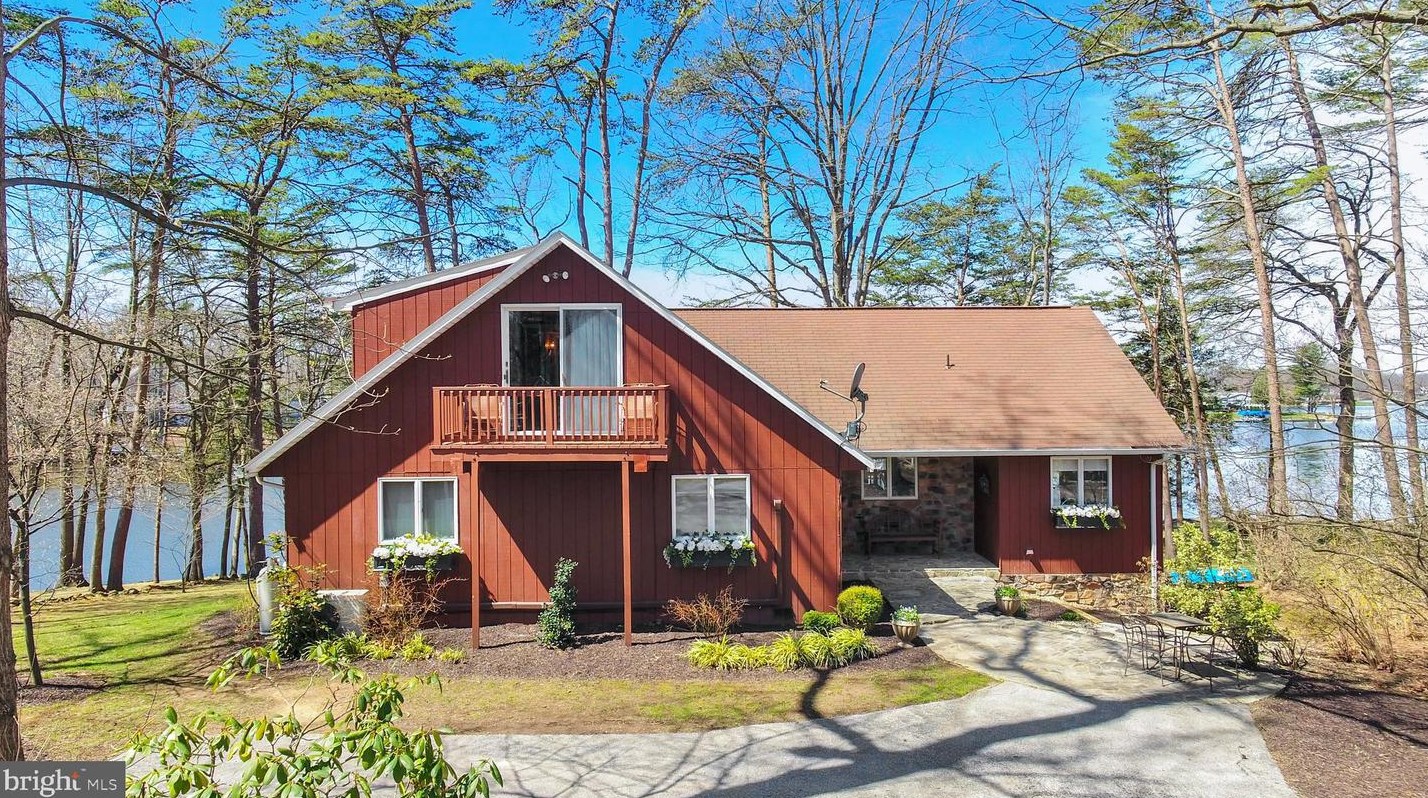 19 Bragg Dr, East Berlin PA  17316-9342 exterior