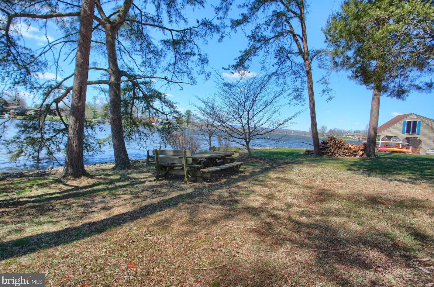 19 Bragg Dr, East Berlin PA  17316-9342 exterior