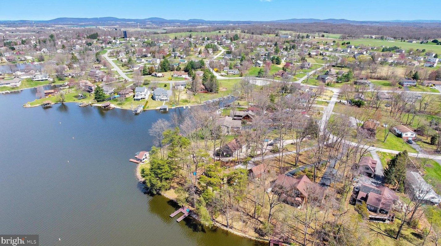 19 Bragg Dr, East Berlin PA  17316-9342 exterior