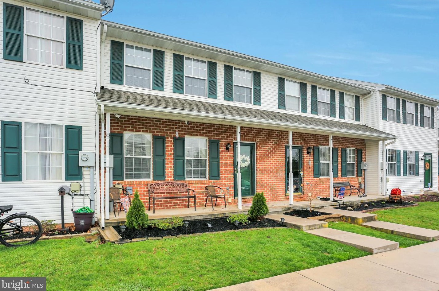 7 Fiddler Dr, New Oxford, PA 17350-8872