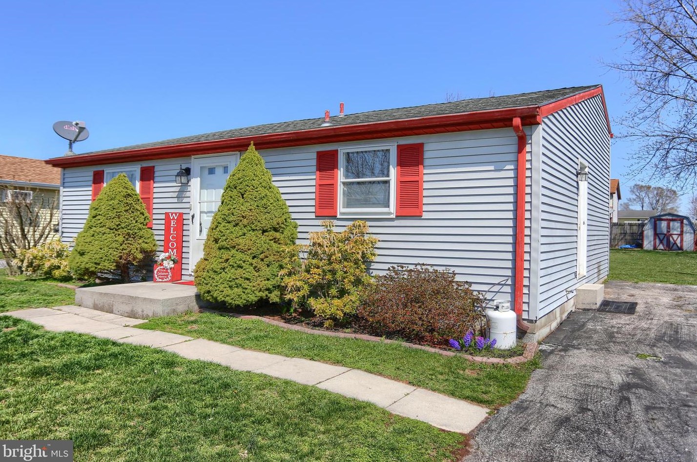 6 Antler Ln, New Oxford, PA 17350-9781