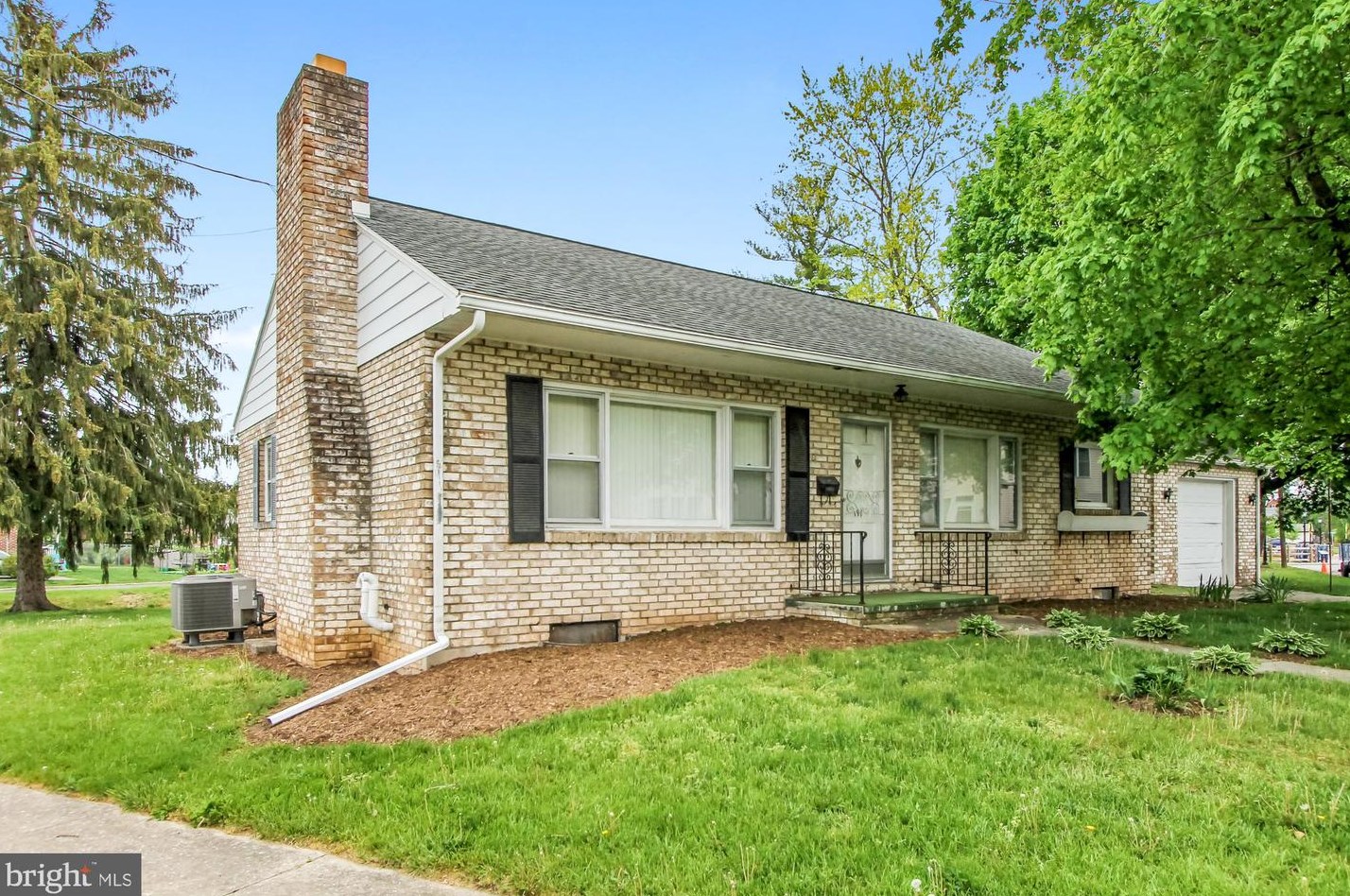 191 Reynolds Ave, Gettysburg, PA 17325-2426
