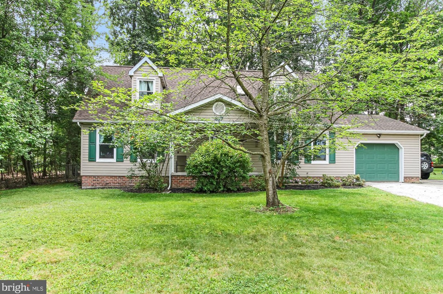 317 Lake Meade Dr, East Berlin, PA 17316-9370