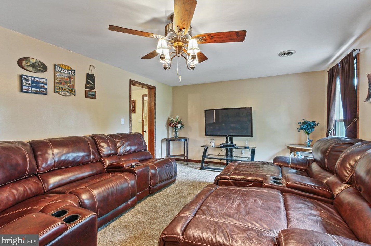 317 Lake Meade Dr, East Berlin PA  17316-9320 exterior