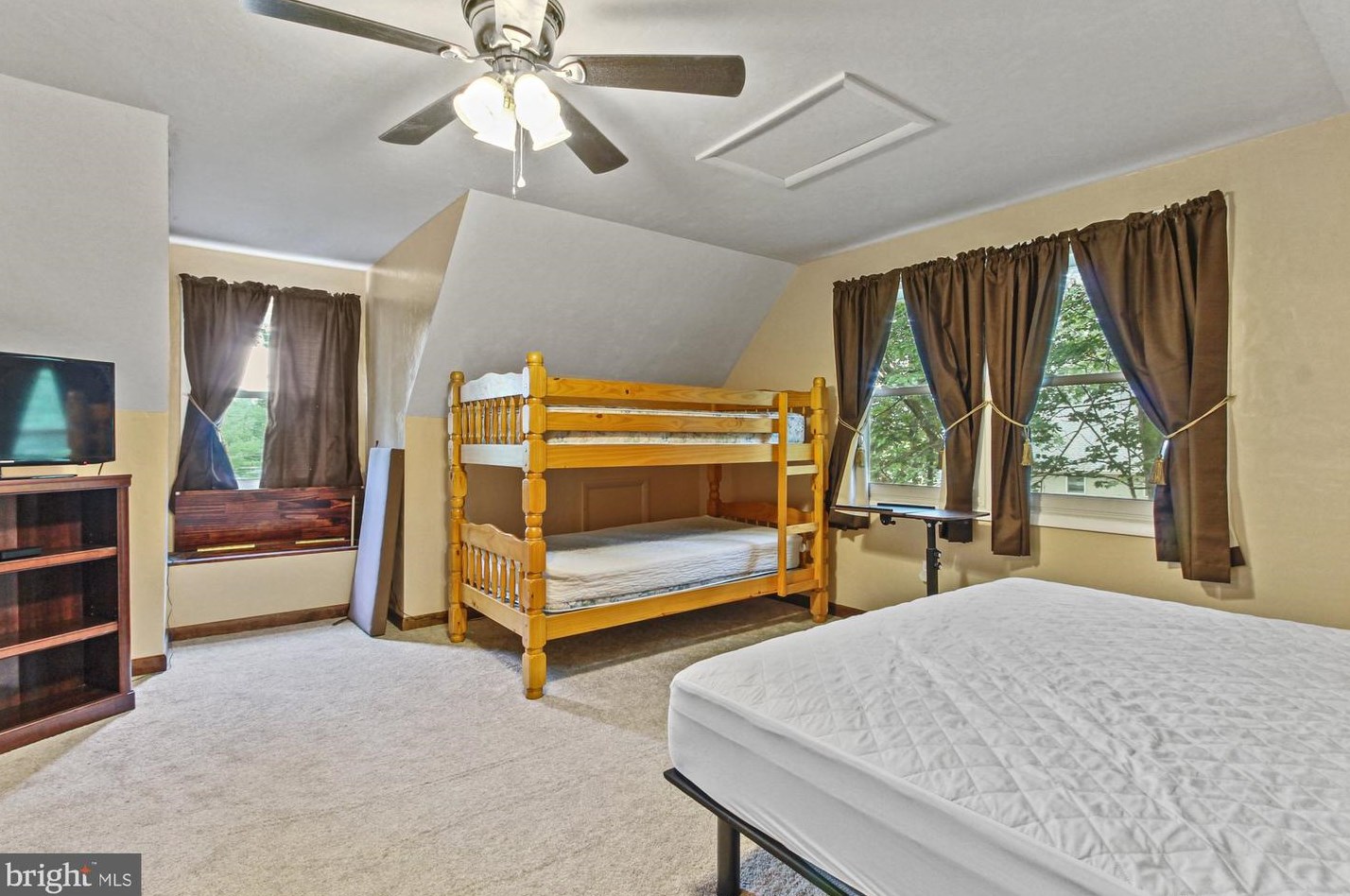 317 Lake Meade Dr, East Berlin PA  17316-9320 exterior