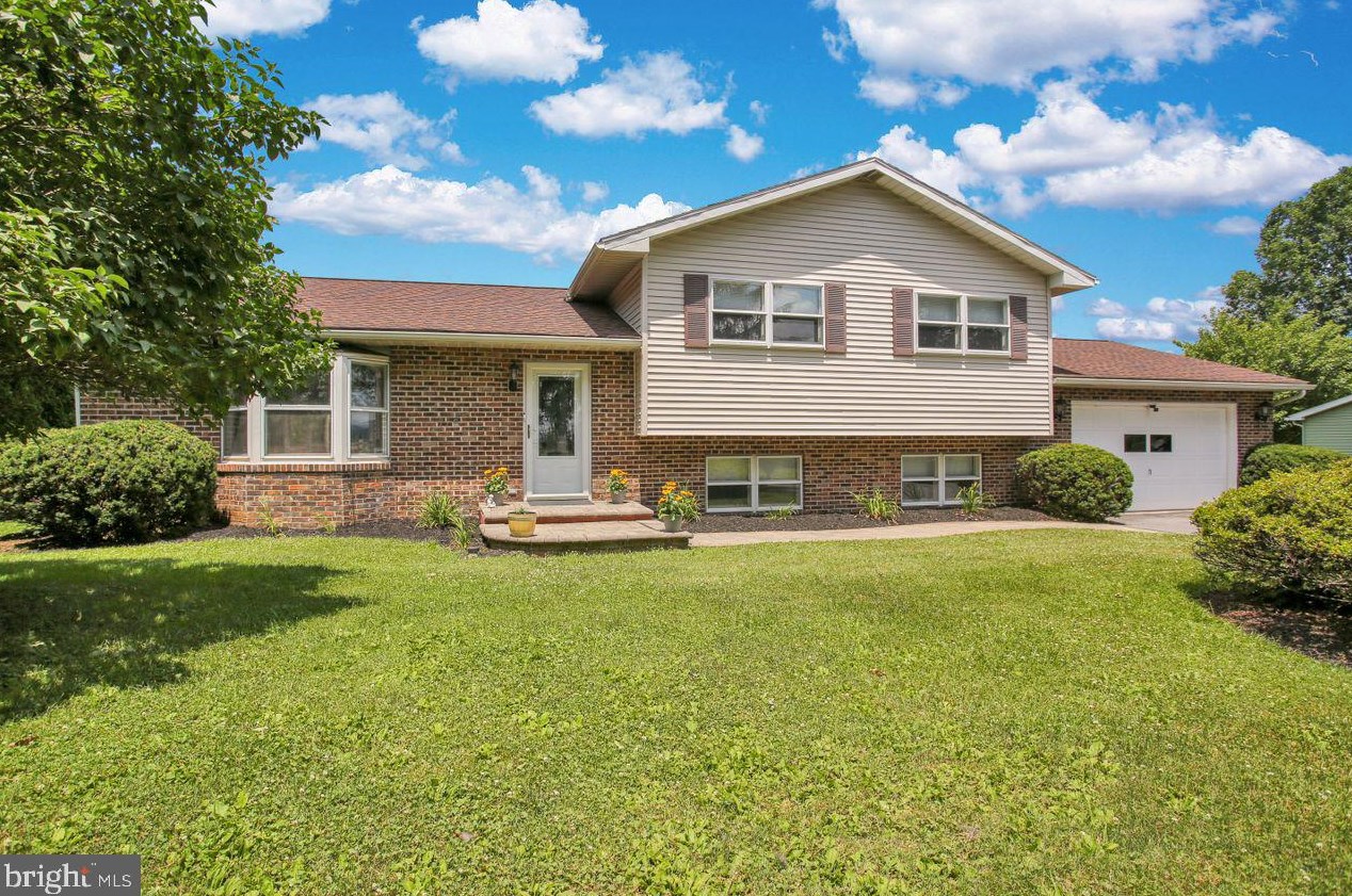 909 Sofianos Ln, Reading, PA 19605-2844