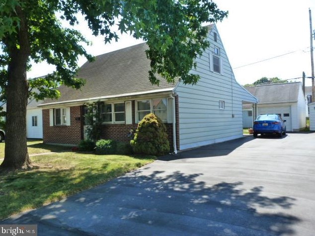 811 Hartman Ave, Spring Valley, PA 19560