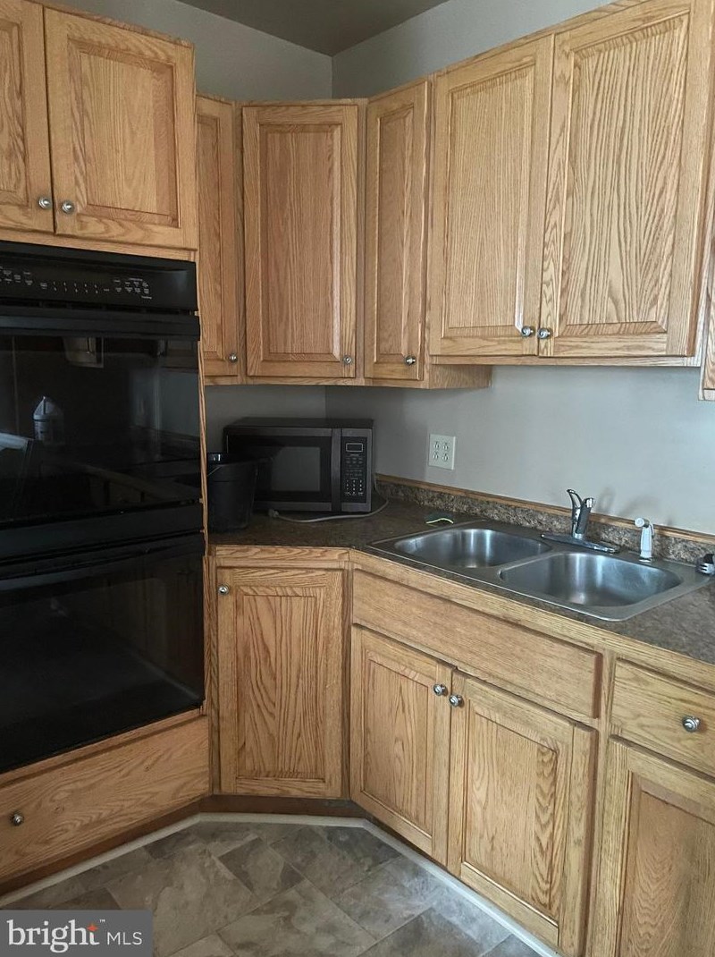1226 Eckert Ave, Reading, PA 19602-1327