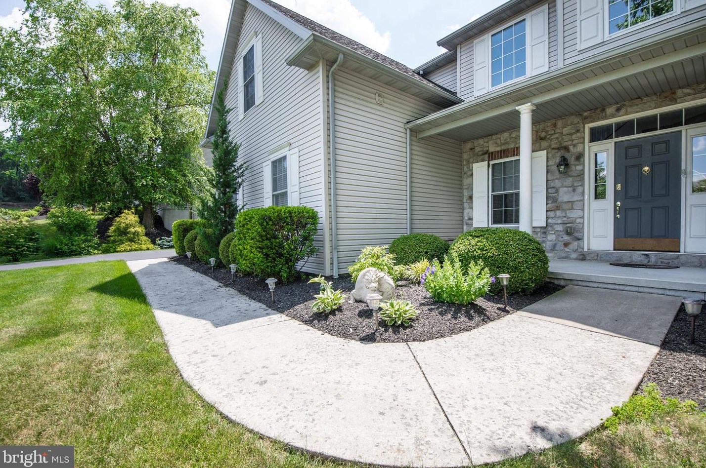133 Roja Ln, Mertztown, PA 19539-9730