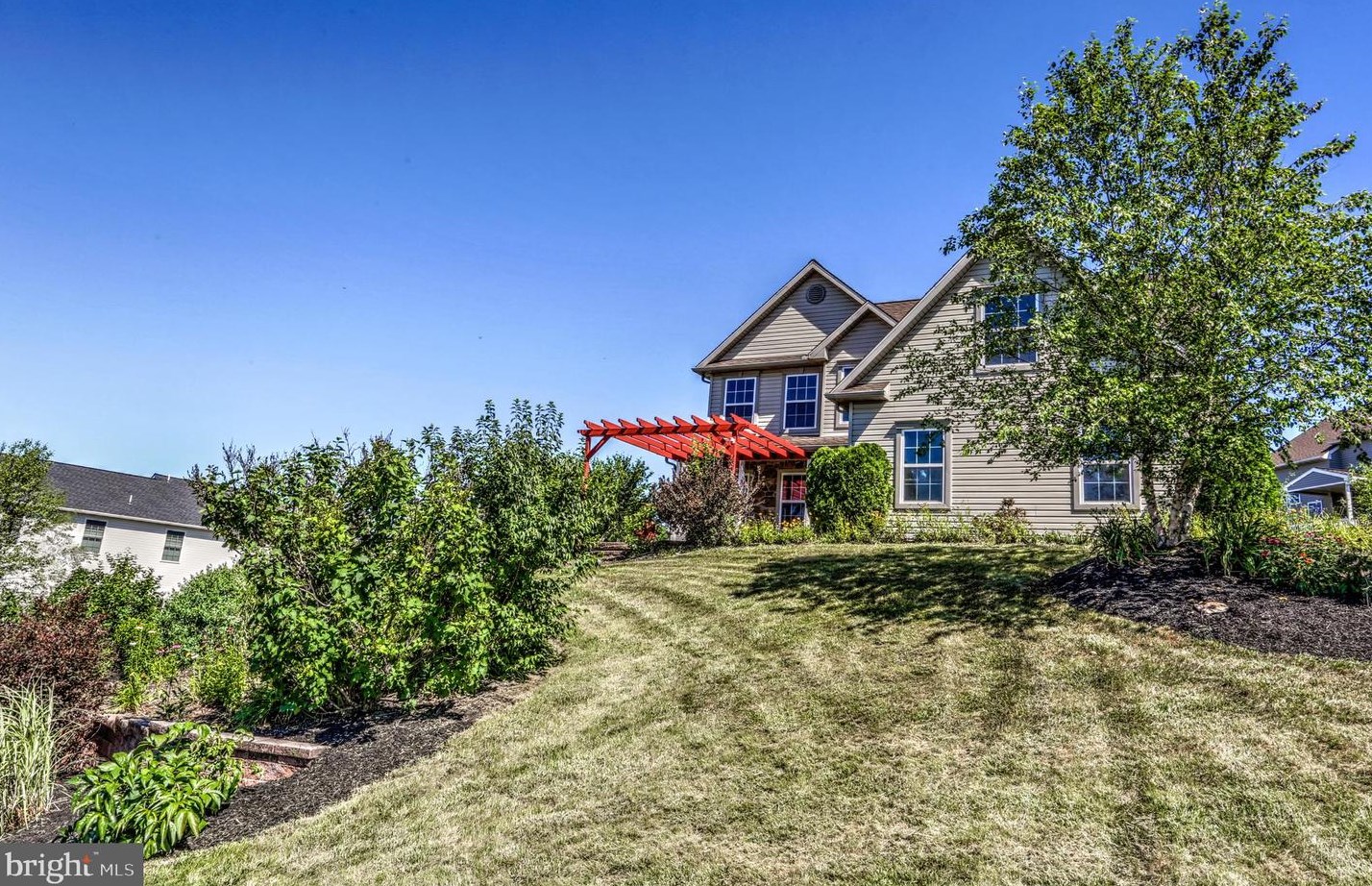 985 Baywood Ave, Wernersville, PA 19565-1328