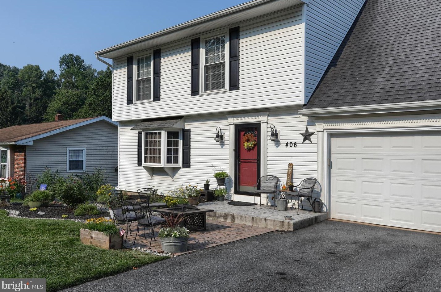 406 Calyn Dr, Reading, PA 19607-3211