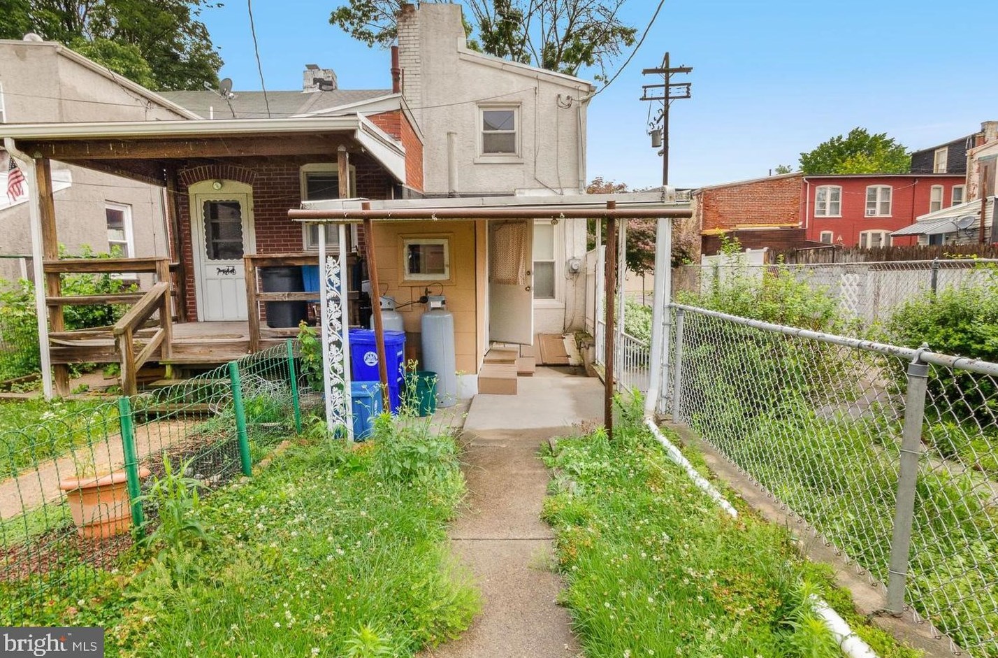 611 Minor St, Reading PA  19602-2723 exterior