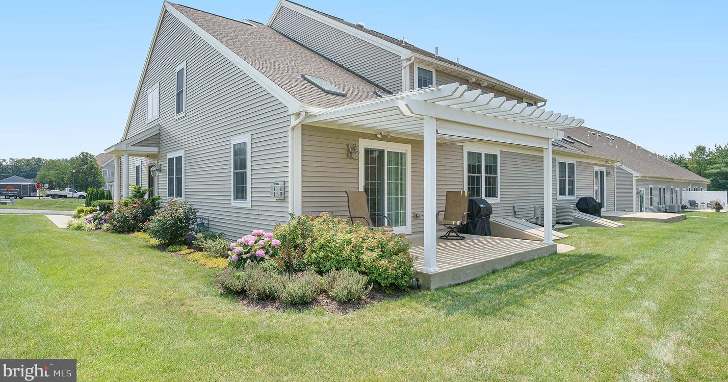 301 Emerald Ln, Reading, PA 19610-4002
