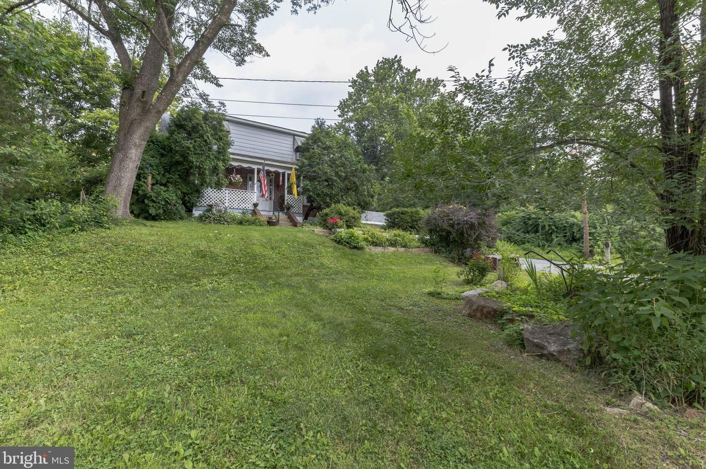 6 Old Douglass Dr, Douglassville, PA 19518-1623