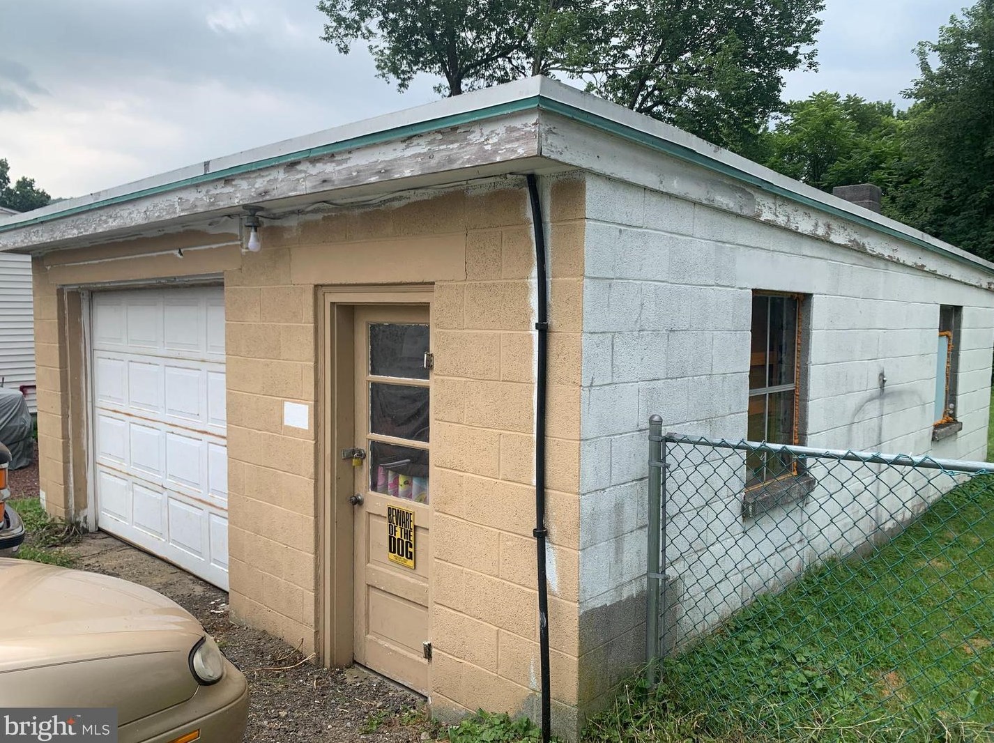 110 Midland Ave, Reading PA  19606-1333 exterior