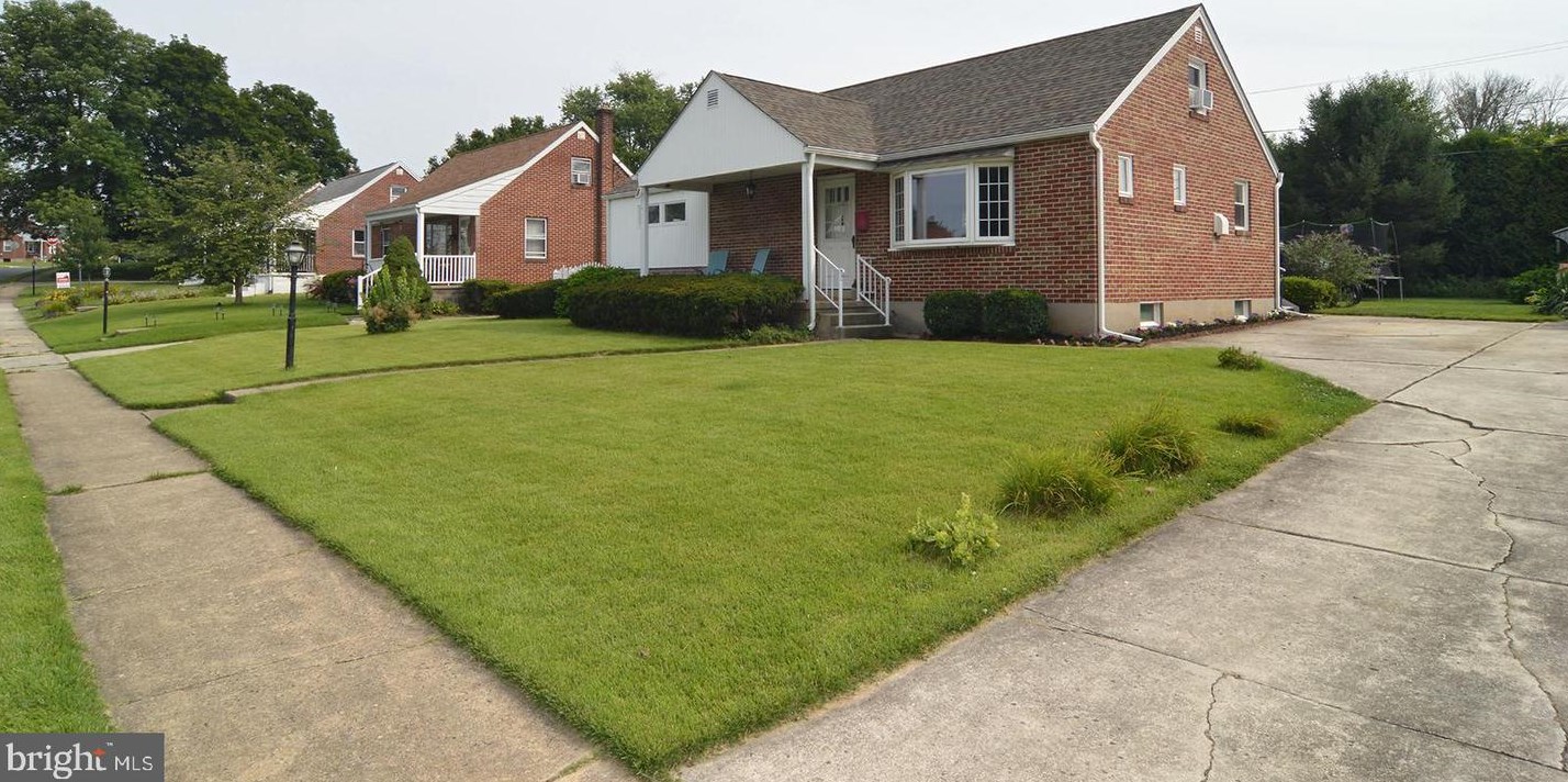 2029 Dennis Dr, Reading, PA 19601-1133
