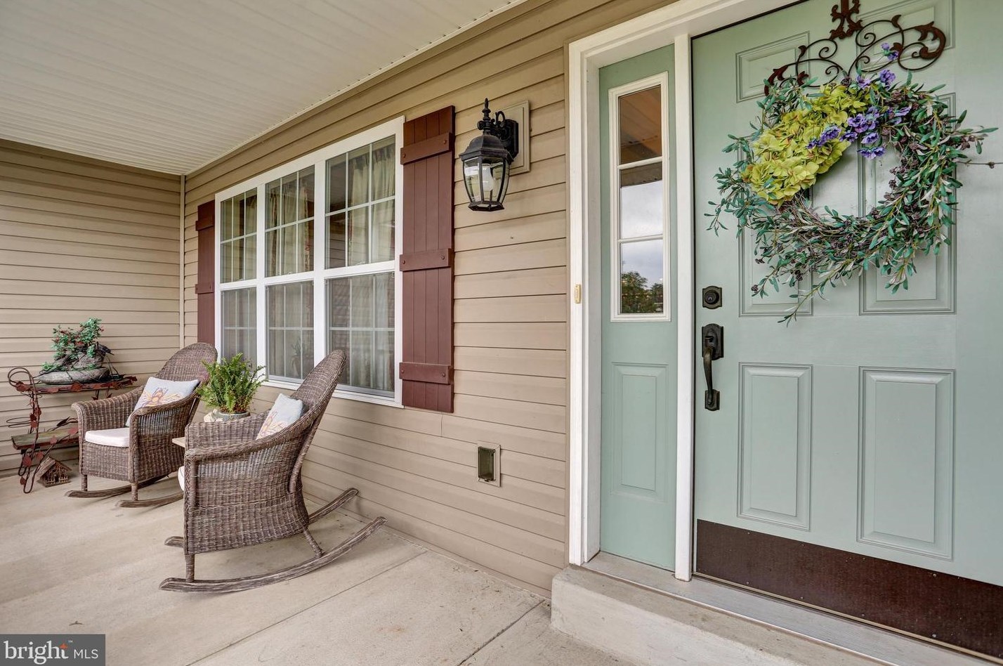 218 Pleasant View Dr, Douglassville, PA 19518-9271