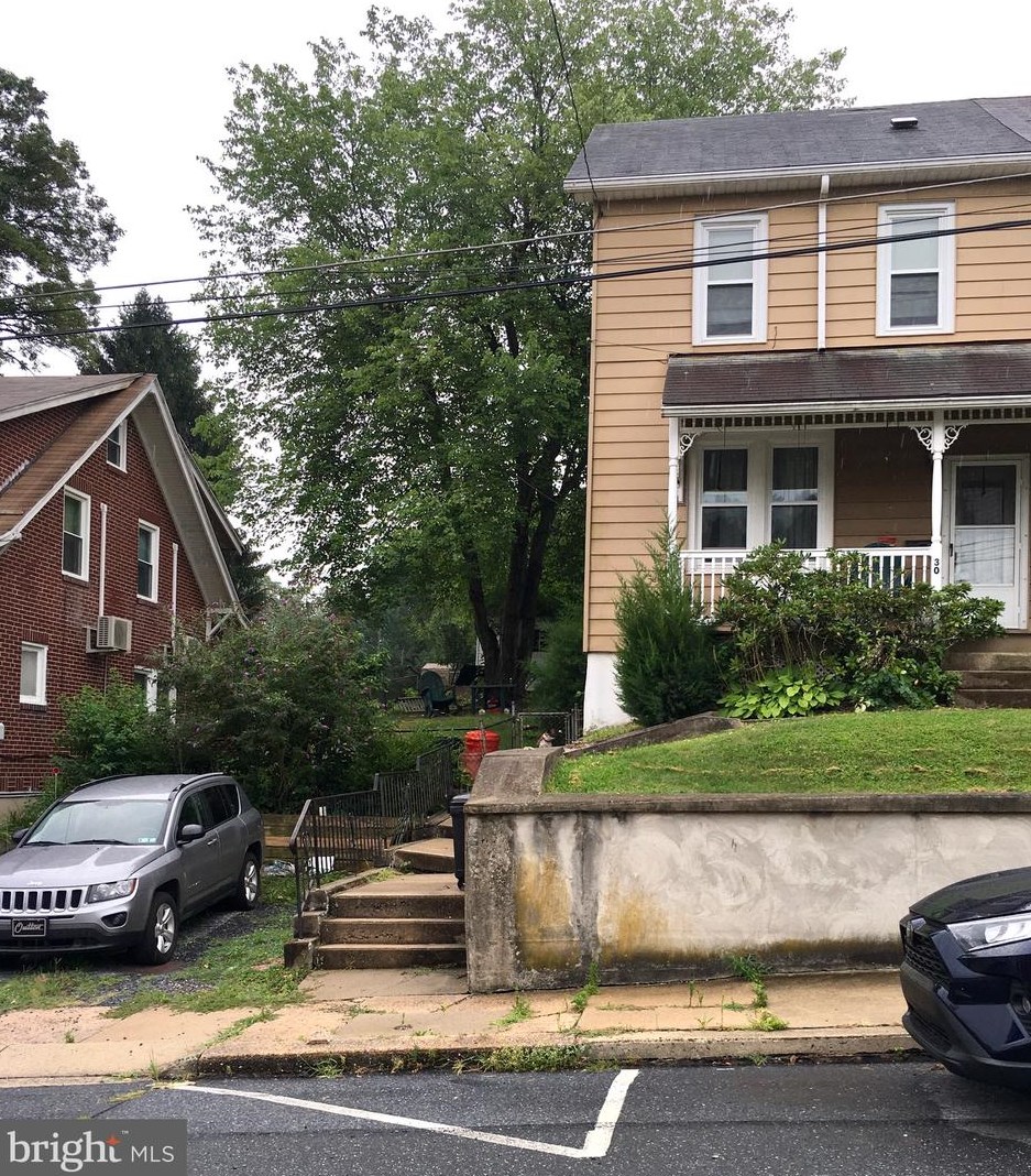 30 Walnut St, Hummels Store, PA 19540-1808