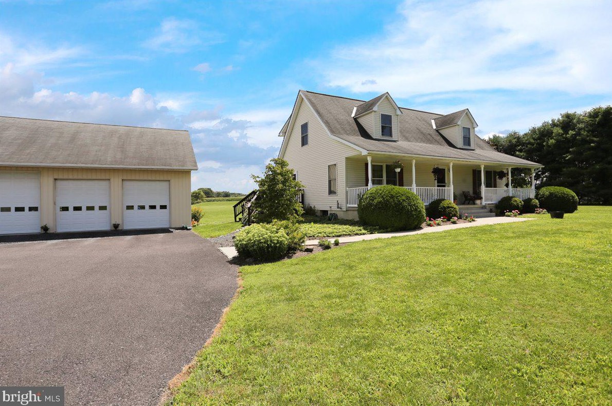 353 Hunter Forge Rd, Macungie, PA 18062