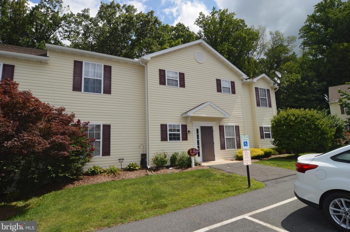 90 Christine Dr, Reading, PA 19606-3388