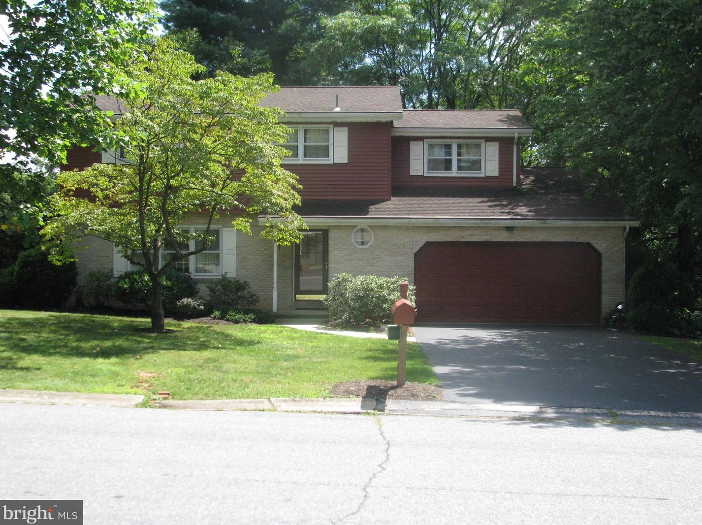614 Edison Dr, Reading, PA 19605-1519
